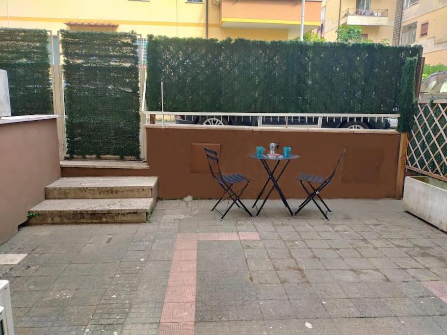 Gemelli Holidays -2 Easy Lofts, Groundfloor With Courtyard, Mezzanine Bedroom, Baby & Pet Friendly, Near Monte Mario Station Connecting To Center In 20 Minutes, 2 Steps From Bus, Groceries, Restaurants, Park, Cycle Path - Warm Guest Care In 4 Languag Exterior foto