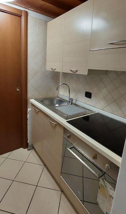 Gemelli Holidays -2 Easy Lofts, Groundfloor With Courtyard, Mezzanine Bedroom, Baby & Pet Friendly, Near Monte Mario Station Connecting To Center In 20 Minutes, 2 Steps From Bus, Groceries, Restaurants, Park, Cycle Path - Warm Guest Care In 4 Languag Exterior foto